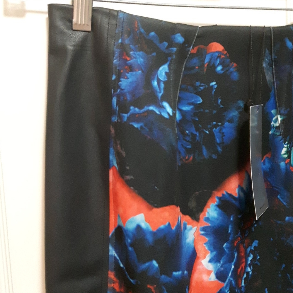 🛍️ NWT faux leather & floral skirt - Picture 2 of 5